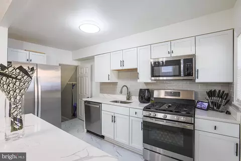 Kitchen - 3802 Echodale Ave, Baltimore, MD 21206 photo 3 of 6