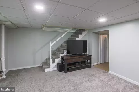 Entry Way - 3802 Echodale Ave, Baltimore, MD 21206 photo 13 of 14
