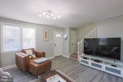 Entry Way - 3802 Echodale Ave, Baltimore, MD 21206 photo 4 of 14