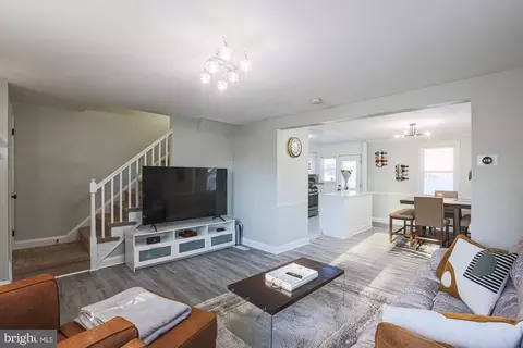 Entry Way - 3802 Echodale Ave, Baltimore, MD 21206 photo 5 of 14