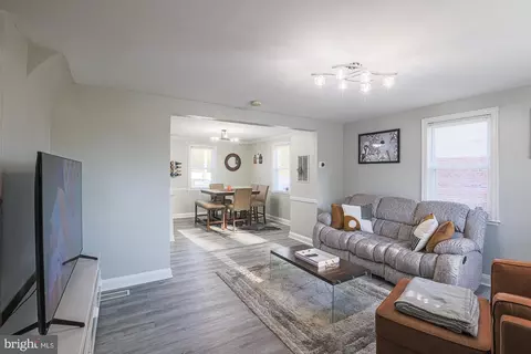 Entry Way - 3802 Echodale Ave, Baltimore, MD 21206 photo 1 of 14