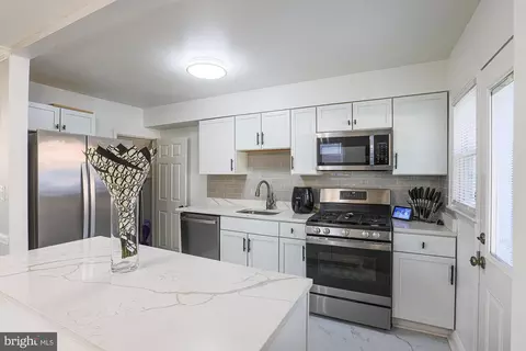 Kitchen - 3802 Echodale Ave, Baltimore, MD 21206 photo 2 of 6