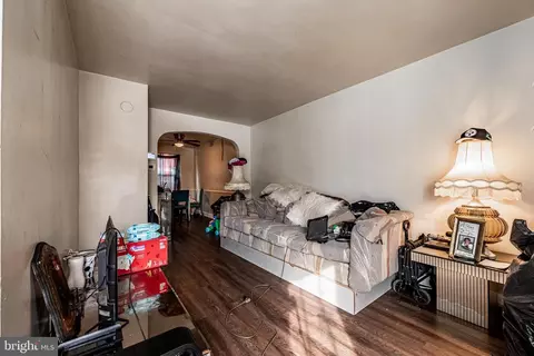 Entry Way - 3626 Lyndale Ave, Baltimore, MD 21213 photo 1 of 5