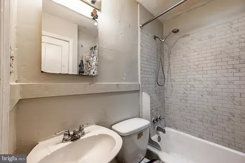 Bath - 3626 Lyndale Ave, Baltimore, MD 21213 photo 2 of 2