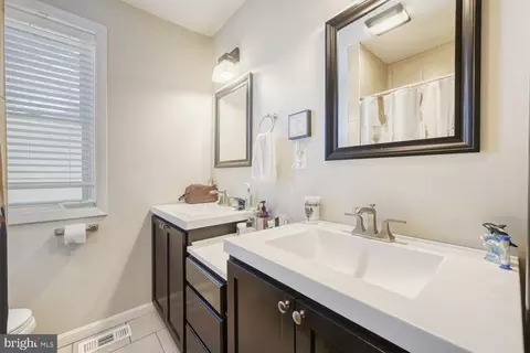 Entry Way - 2800 Christopher Ave, Baltimore, MD 21214 photo 4 of 5