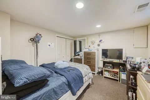 Bedroom - 2800 Christopher Ave, Baltimore, MD 21214 photo 2 of 3