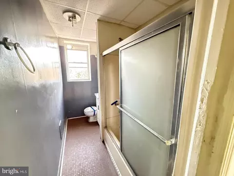 Bath - 114 Haven St, Baltimore, MD 21224 photo 1 of 3