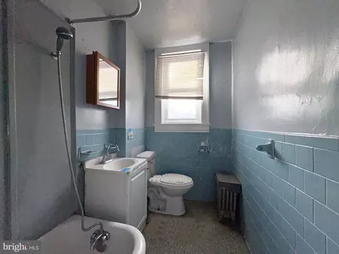Bath - 3323 Kenyon Ave, Baltimore, MD 21213 photo 1 of 2