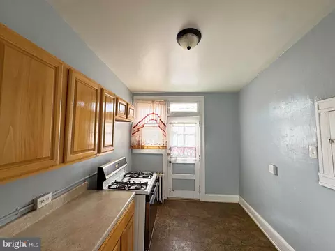 Entry Way - 3323 Kenyon Ave, Baltimore, MD 21213 photo 1 of 2