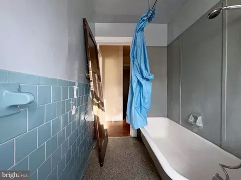 Bath - 3323 Kenyon Ave, Baltimore, MD 21213 photo 2 of 2