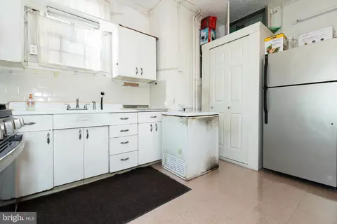 Entry Way - 505 E 35th St, Baltimore, MD 21218 photo 4 of 12