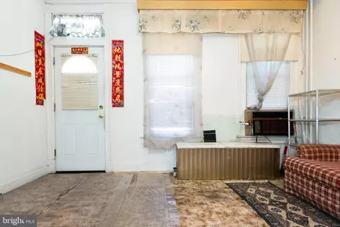 Living - 505 E 35th St, Baltimore, MD 21218 photo 1 of 3