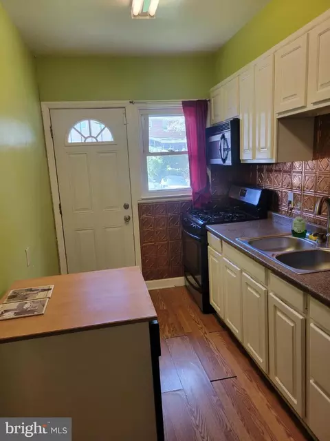 Entry Way - 918 Argonne Dr, Baltimore, MD 21218 photo 1 of 3