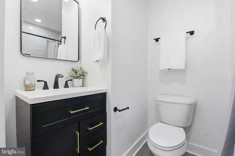 Bath - 1742 E Oliver St, Baltimore, MD 21213 photo 2 of 3