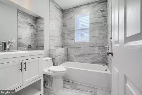 Bath - 3953 Wilsby Ave, Baltimore, MD 21218 photo 2 of 5