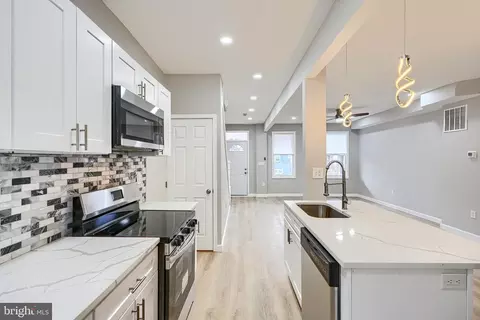 Entry Way - 3953 Wilsby Ave, Baltimore, MD 21218 photo 3 of 3