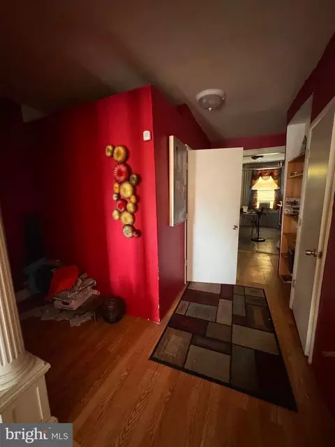 Entry Way - 2728 Pelham Ave, Baltimore, MD 21213 photo 2 of 4