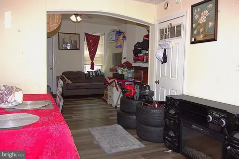 Entry Way - 3614 2nd St, Baltimore, MD 21225 photo 2 of 3