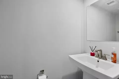 1575 Lowman St, Baltimore, MD 21230 photo 6
