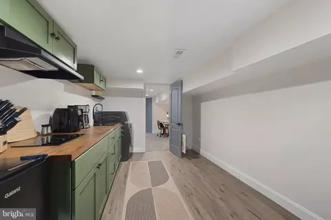 Entry Way - 737 Dolphin St, Baltimore, MD 21217 photo 13 of 17