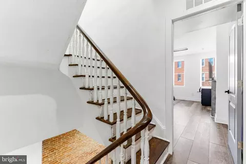 Entry Way - 737 Dolphin St, Baltimore, MD 21217 photo 7 of 17