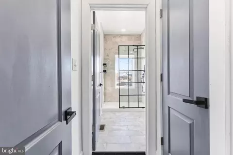 Entry Way - 737 Dolphin St, Baltimore, MD 21217 photo 12 of 17