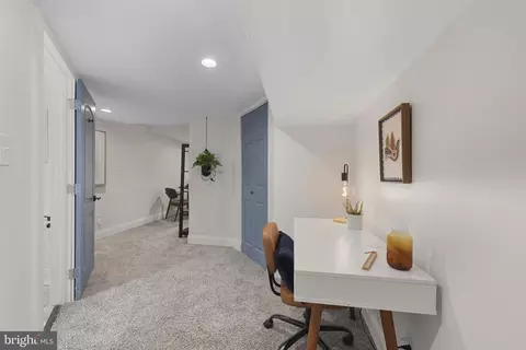 Entry Way - 737 Dolphin St, Baltimore, MD 21217 photo 15 of 17