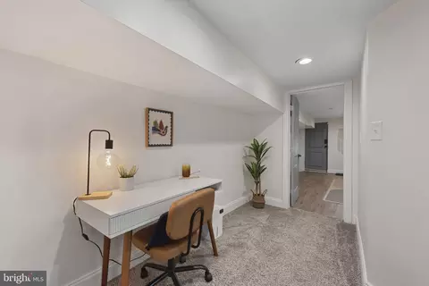 Entry Way - 737 Dolphin St, Baltimore, MD 21217 photo 16 of 17