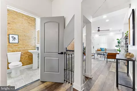 Entry Way - 737 Dolphin St, Baltimore, MD 21217 photo 4 of 17