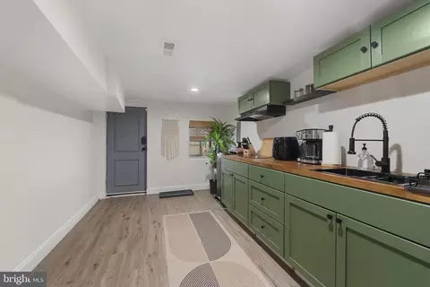 Entry Way - 737 Dolphin St, Baltimore, MD 21217 photo 14 of 17