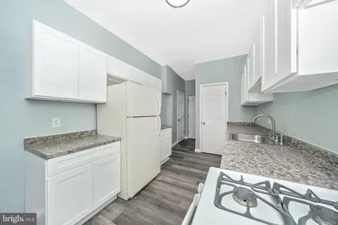 Entry Way - 2318 W Lanvale St, Baltimore, MD 21216 photo 3 of 7