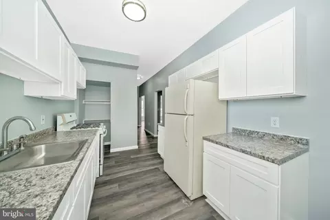 Entry Way - 2318 W Lanvale St, Baltimore, MD 21216 photo 2 of 7