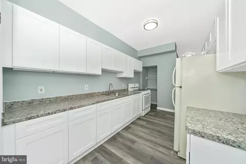 Entry Way - 2318 W Lanvale St, Baltimore, MD 21216 photo 4 of 7