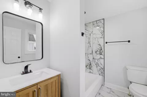 Entry Way - 5909 Marluth Ave, Baltimore, MD 21206 photo 7 of 10