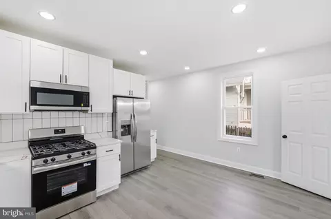 Entry Way - 5909 Marluth Ave, Baltimore, MD 21206 photo 5 of 10