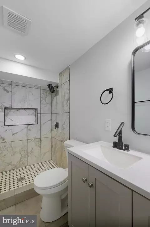 Bath - 5909 Marluth Ave, Baltimore, MD 21206 photo 3 of 3