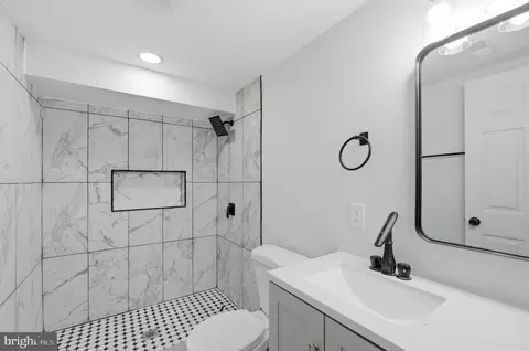 Bath - 5909 Marluth Ave, Baltimore, MD 21206 photo 2 of 3