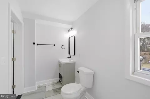 Entry Way - 5909 Marluth Ave, Baltimore, MD 21206 photo 3 of 10