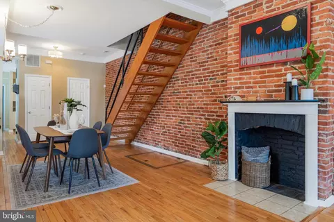 Entry Way - 2937 Dillon St, Baltimore, MD 21224 photo 1 of 3