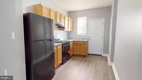 Entry Way - 2615 E Chase St, Baltimore, MD 21213 photo 4 of 10