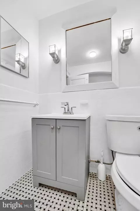 Bath - 2219 Chesterfield Ave, Baltimore, MD 21213 photo 2 of 4