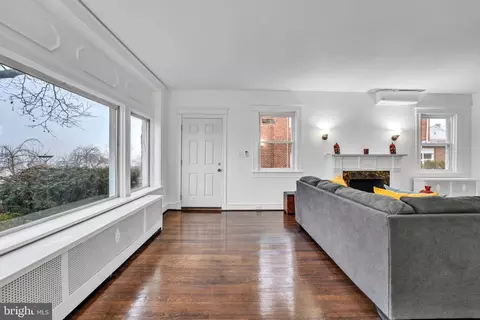 Living - 2219 Chesterfield Ave, Baltimore, MD 21213 photo 4 of 6