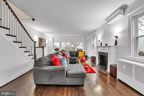 Living - 2219 Chesterfield Ave, Baltimore, MD 21213 photo 5 of 6