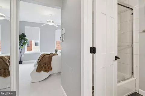 Entry Way - 22 N Streeper St, Baltimore, MD 21224 photo 2 of 3