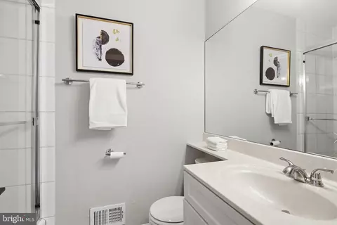 Bath - 22 N Streeper St, Baltimore, MD 21224 photo 1 of 3