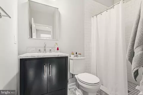 Bath - 2307 E Fairmount Ave, Baltimore, MD 21224 photo 1 of 5
