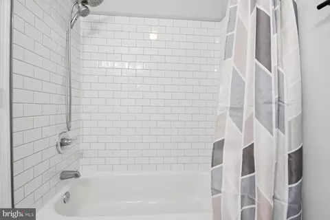 Bath - 2510 Fleet St, Baltimore, MD 21224 photo 2 of 2