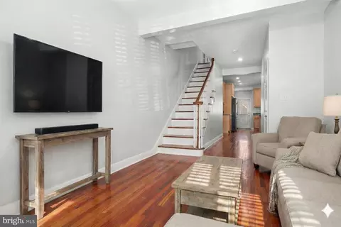 Entry Way - 2510 Fleet St, Baltimore, MD 21224 photo 2 of 11