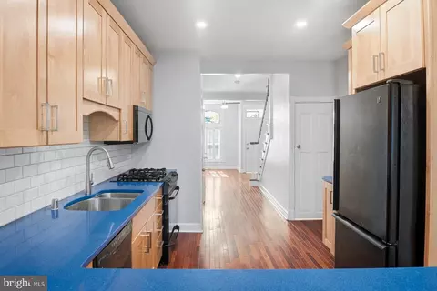 Entry Way - 2510 Fleet St, Baltimore, MD 21224 photo 9 of 11
