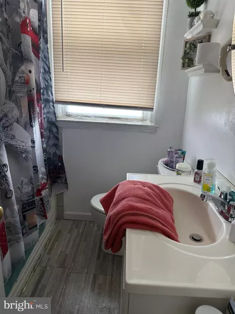Bath - 5533 Nome Ave, Baltimore, MD 21215 photo 1 of 1